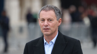 Remaniement à BFMTV après le départ de Marc-Olivier Fogiel : Un visage bien connu des téléspectateurs débarque aux commandes de la chaîne