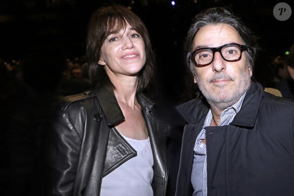 Charlotte Gainsbourg et Yvan Attal - La grande conférence du collectif agirensemble présente "Solitude d'Israël", le livre de Bernard-Henri Lévy à la salle Pleyel à Paris le 19 mars 2024. © Cédric Perrin / Bestimage 