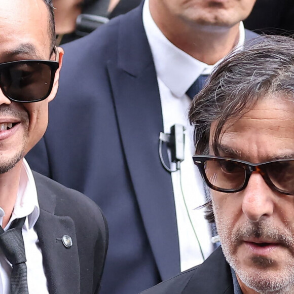 Charlotte Gainsbourg et Yvan Attal - Sorties des célébrités aux obsèques de Jane Birkin en l'église Saint-Roch à Paris. Le 24 juillet 2023 © Jacovides-KD Niko / Bestimage 