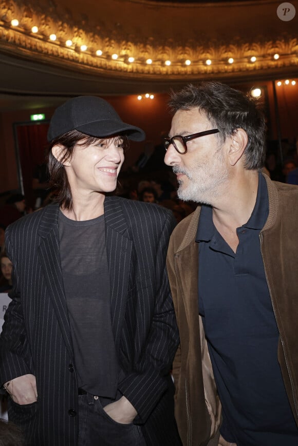 Charlotte Gainsbourg et son compagnon Yvan Attal - Soirée de mobilisation "L'Europe contre l'antisémitisme" au théâtre Antoine à Paris le 3 juin 2024. © Cédric Perrin/Bestimage