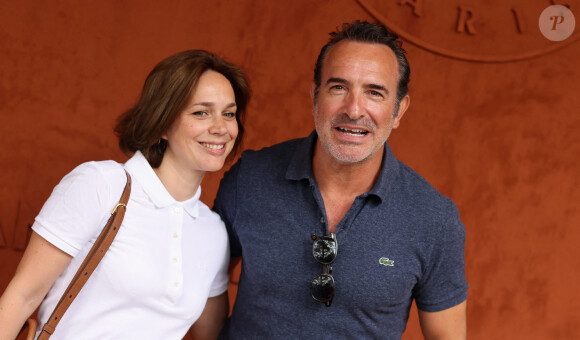 Jean Dujardin et sa femme Nathalie Péchalat au village lors des Internationaux de France de tennis de Roland Garros 2023, à Paris, France, le 11 juin 2023. © Jacovides-Moreau/Bestimage  People at the Village during the Roland Garros International Tennis Championships in Paris, France, on June 11h, 2023 