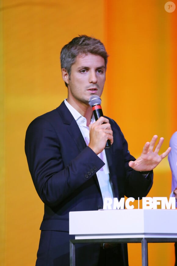 Jean-Baptiste Boursier s'est montré énergique, souriant et plutôt à l'aise.
Jean-Baptiste Boursier - Conférence de presse du groupe NextRadioTV qui regroupe BFM TV et RMC à Paris le 2 septembre 2015.