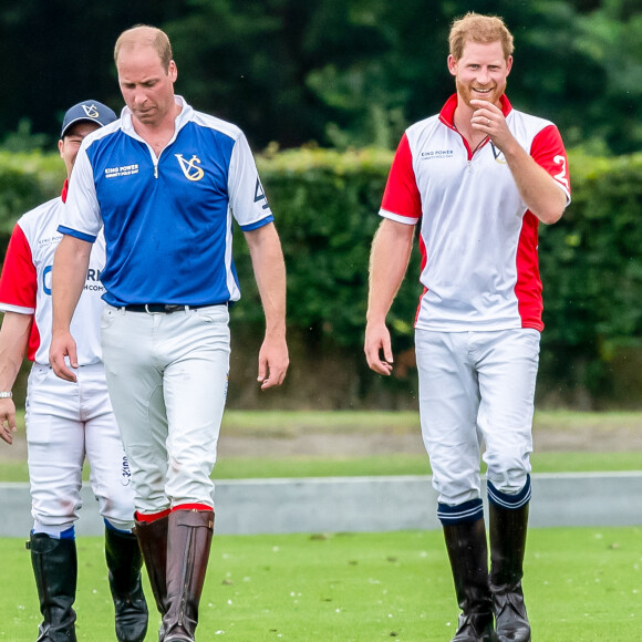 Le prince William, duc de Cambridge et son frère le prince Harry, duc de Sussex lors d'un match de polo de bienfaisance King Power Royal Charity Polo Day à Wokinghan, comté de Berkshire, Royaume Uni, le 10 juillet 2019. 