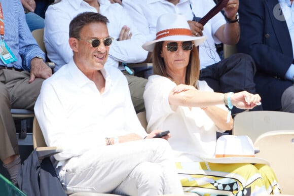 Julien Courbet et sa femme Catherine en tribunes lors des Internationaux de France de tennis de Roland Garros 2023, à Paris, France, le 6 juin 2023. © Jacovides-Moreau/Bestimage 