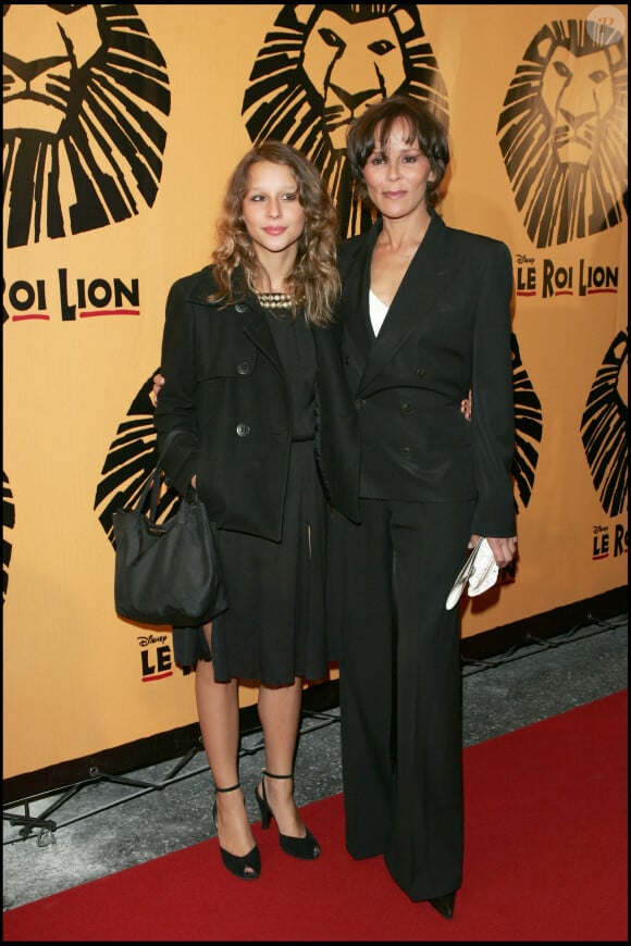 Christine Boisson et sa fille Juliette - Générale du spectacle le Roi Lion à Mogador à Paris