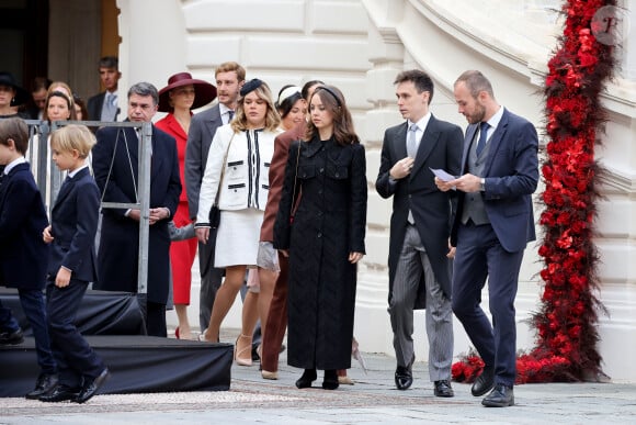 Pierre Casiraghi, Camille Gottlieb, Marie Chevallier, Pauline Ducruet, La princesse Alexandra de Hanovre, Louis Ducruet - La famille princière de Monaco dans la cour du palais lors de la Fête Nationale de la principauté de Monaco le 19 novembre 2022. © Dominique Jacovides / Bruno Bebert / Bestimage 