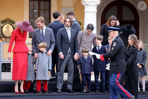 Pierre Casiraghi, ses enfants Francesco et Stefano, Dimitri Rassam, Charlotte Casiraghi, Balthazar Rassam et Raphaël Elmaleh - La famille princière de Monaco dans la cour du palais lors de la Fête Nationale de la principauté de Monaco le 19 novembre 2022. © Dominique Jacovides / Bruno Bebert / Bestimage 