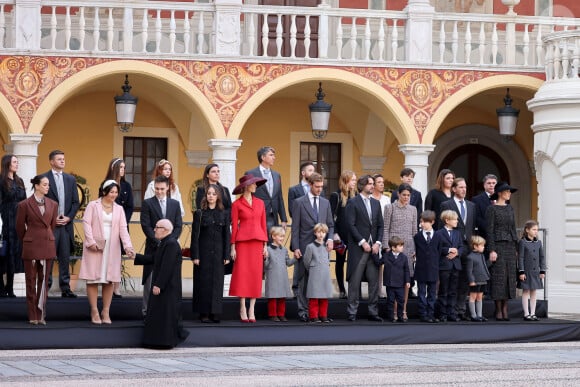 Une apparition qui a permis à tout le monde de constater leur ressemblance plutôt flagrante
La famille princière - La famille princière de Monaco dans la cour du palais lors de la Fête Nationale de la principauté de Monaco le 19 novembre 2022. © Dominique Jacovides / Bruno Bebert / Bestimage 