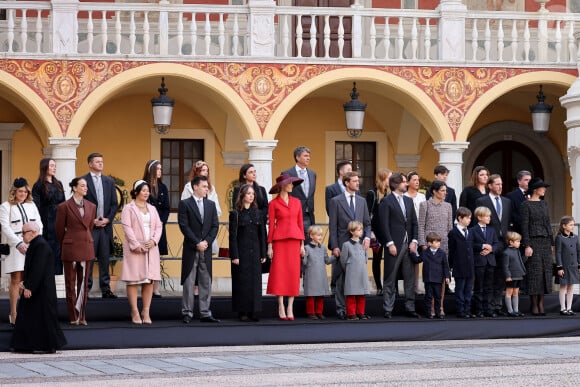 La famille princière - La famille princière de Monaco dans la cour du palais lors de la Fête Nationale de la principauté de Monaco le 19 novembre 2022. © Dominique Jacovides / Bruno Bebert / Bestimage 