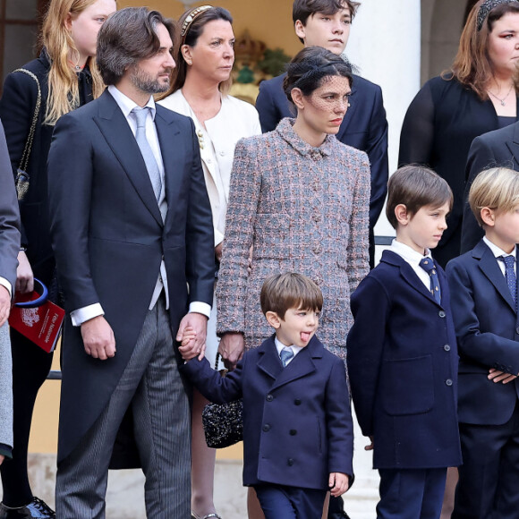 Charlotte Casiraghi et Dimitri Rassam formaient une famille recomposée avant l'annonce de leur rupture
La famille princière - La famille princière de Monaco dans la cour du palais lors de la Fête Nationale de la principauté de Monaco. © Dominique Jacovides / Bruno Bebert / Bestimage 