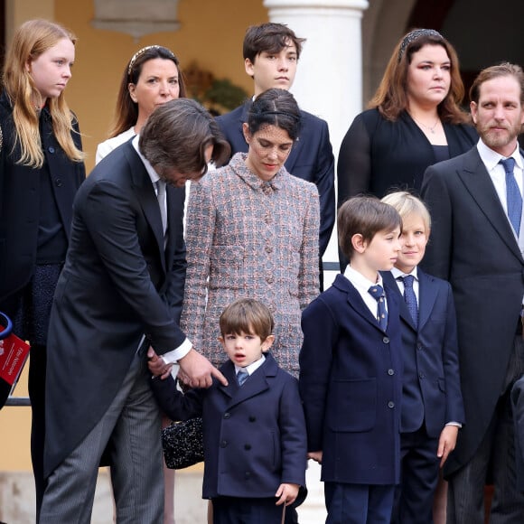 Dimitri Rassam, Charlotte Casiraghi, Raphaël Elmaleh et Balthazar Rassam - La famille princière de Monaco dans la cour du palais lors de la Fête Nationale de la principauté de Monaco le 19 novembre 2022. © Dominique Jacovides / Bruno Bebert / Bestimage 