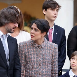 Dimitri Rassam, Charlotte Casiraghi, Balthazar Rassam, Raphaël Elmaleh, Sasha Casiraghi - La famille princière de Monaco dans la cour du palais lors de la Fête Nationale de la principauté de Monaco le 19 novembre 2022. © Dominique Jacovides / Bruno Bebert / Bestimage 