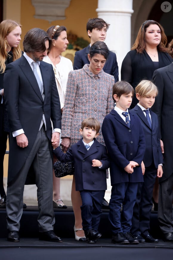 Dimitri Rassam, Charlotte Casiraghi, Balthazar Rassam, Raphaël Elmaleh et Sasha Casiraghi - La famille princière de Monaco dans la cour du palais lors de la Fête Nationale de la principauté de Monaco le 19 novembre 2022. © Dominique Jacovides / Bruno Bebert / Bestimage 