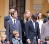 Bathazar était âgé de 4 ans, Raphaël 9 ans
La princesse Alexandra de Hanovre, Beatrice Borromeo, Pierre Casiraghi, Dimitri Rassam, Charlotte Casiraghi, Andrea Casiraghi, Francesco, Stefano, Balthazar Rassam, Raphaël Elmaleh - La famille princière de Monaco dans la cour du palais lors de la Fête Nationale de la principauté de Monaco le 19 novembre 2022. © Dominique Jacovides / Bruno Bebert / Bestimage 