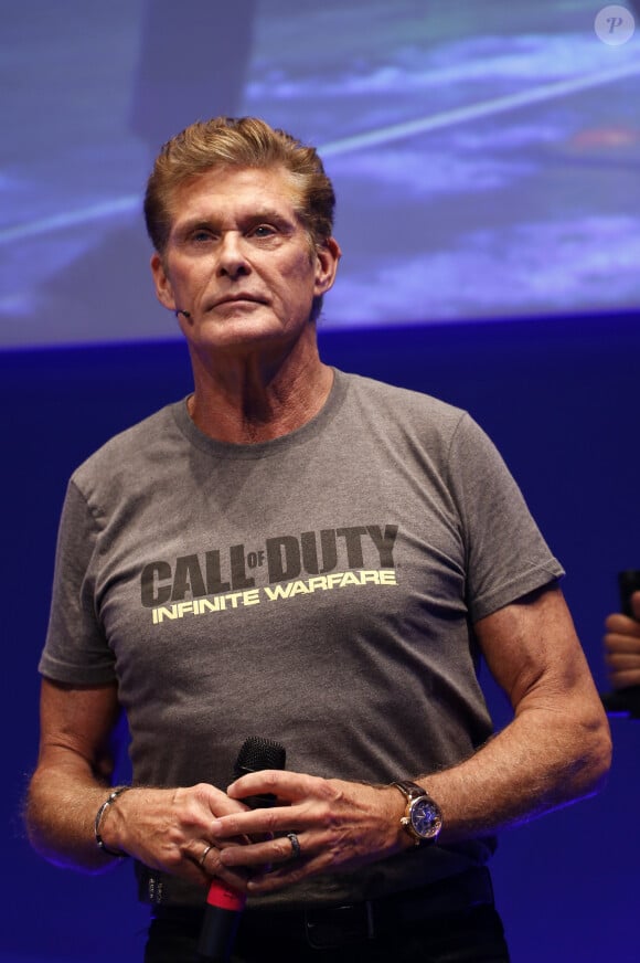 "Newman était un guerrier....il m'a littéralement sauvé la vie au moins 4 fois." a écrit en hommage David Hasselhoff
David Hasselhoff présente le jeu "Call of Duty : infinite warfare" lors du salon Gamescom 2016 à Cologne le 18 août 2016. © Future-Image via ZUMA Press / Bestimage