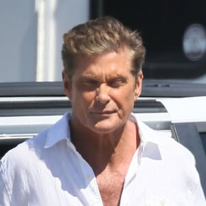 Exclusif - David Hasselhoff, l'acteur phare de la série Baywatch, arrive sur le tournage du film "Baywatch" à Savannah le 22 mars 2016. 