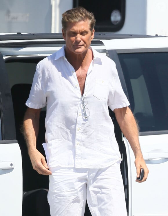 Exclusif - David Hasselhoff, l'acteur phare de la série Baywatch, arrive sur le tournage du film "Baywatch" à Savannah le 22 mars 2016. 