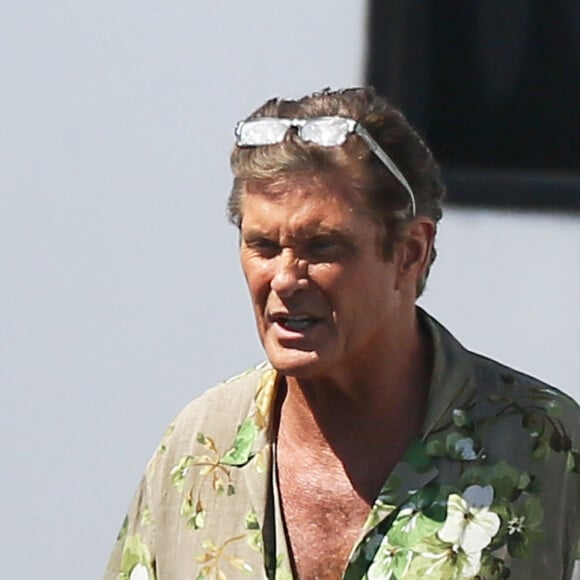 Exclusif - David Hasselhoff, l'acteur phare de la série Baywatch, arrive sur le tournage du film "Baywatch" à Savannah le 22 mars 2016. 