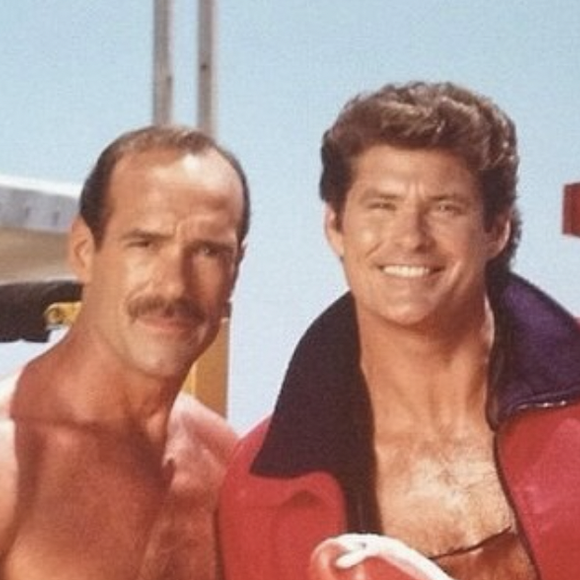 Michael Newman jouait son propre rôle de sauveteur dans la série 
Capture d'écran Instagram de @davidhasselhoff