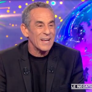 La Cour d'appel de Paris a condamné C8 à verser 2,9 millions d'euros de dommages et intérêts à Thierry Ardisson après l'arrêt brutal de "Salut les terriens"
Thierry Ardisson sur le plateau de "Salut les Terriens"