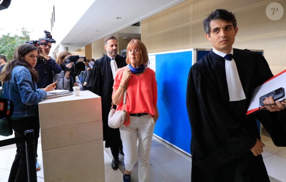 Gisèle Pélicot et ses avocats Antoine Camus et Stéphane Babonneau - Reprise du procès des viols de Mazan: Gisèle Pélicot et quelques uns des prévenus au palais de justice d'Avignon lors du procès de son ex-mari Dominique Pelicot, accusé de l'avoir droguée pendant près de dix ans et d'avoir invité des inconnus à la violer à leur domicile de Mazan, une petite ville du sud de la France, à Avignon. Le 16 septembre 2024. © Franz Chavaroche / Bestimage 