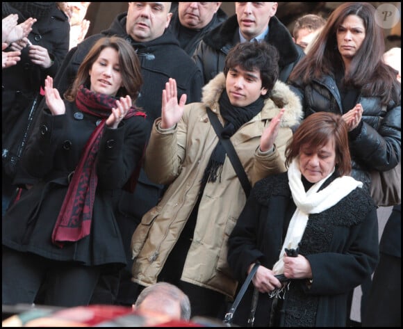 Et de son petit-fils Renato
Sa fille Giulia Salvatori, son petit-fils Renato et sa petite fille Lola Vogel - Obsèques d'Annie Girardot en l'église Saint Roch à Paris