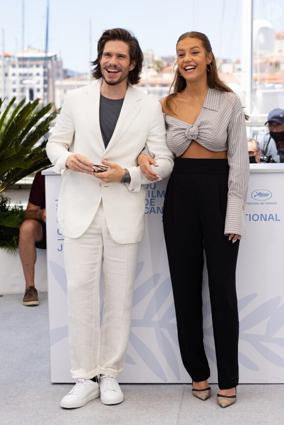 Adèle Exarchopoulos vient d'officialiser son histoire d'amour avec François Civil

François Civil, Adèle Exarchopoulos au photocall du film Bac Nord (Hors compétition) lors du 74ème festival international du film de Cannes le 13 juillet 2021 © Borde / Jacovides / Moreau / Bestimage