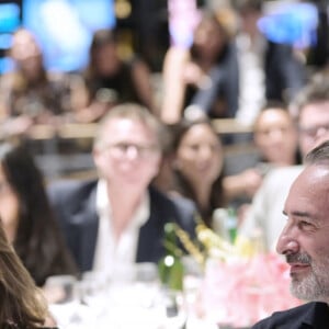 Jean Dujardin et sa femme Nathalie Péchalat (nouvelle présidente de l'association "Premiers de Cordée") - Dîner de charité Breitling à la Samaritaine pour l'association "Premiers de Cordée" à Paris le 4 avril 2024.  © Rachid Bellak/Bestimage