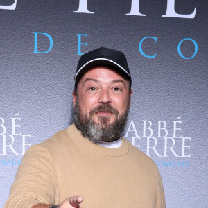 Alban Ivanov a ainsi été réconforté par les gentils mots de Vincent Cassel.
Alban Ivanov lors de l'avant-première du film "L'Abbé Pierre - Une vie de combats" au cinéma UGC Normandie à Paris le 10 octobre 2023. © Denis Guignebourg / Bestimage