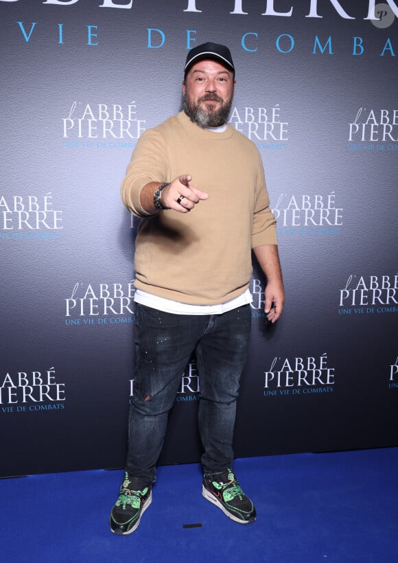 Alban Ivanov a ainsi été réconforté par les gentils mots de Vincent Cassel.
Alban Ivanov lors de l'avant-première du film "L'Abbé Pierre - Une vie de combats" au cinéma UGC Normandie à Paris le 10 octobre 2023. © Denis Guignebourg / Bestimage