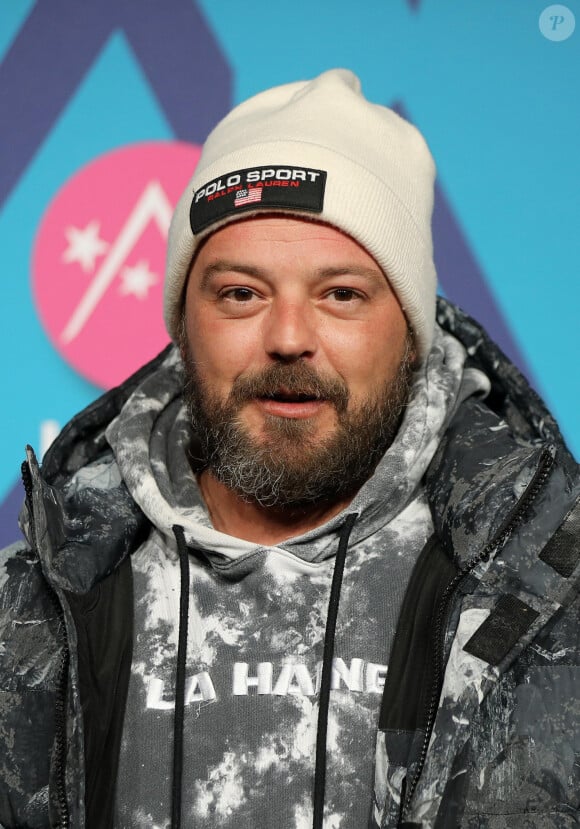 Alban Ivanov - Photocall de la 25ème édition du Festival international du film de comédie de l'Alpe d'Huez le 19 janvier 2022. © Dominique Jacovides / Bestimage