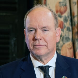 Le souverain monégasque ne compte pas faire de folies
Le prince Albert II de Monaco reçoit le prix international Magna Grecia Galleria Gloria Pamphili à Rome le 26 septembre 2024. 