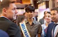 Eve Gilles (Miss France 2024) atteinte d'une pathologie très rare et en pleine crise devant une superstar, elle raconte