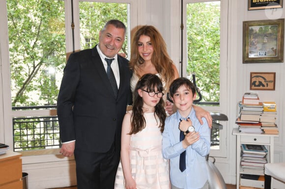 Et ces derniers ont bien grandi !
Exclusif - Jean-Marie Bigard, sa femme Lola Marois et leurs enfants Bella et Jules - Jean-Marie Bigard et Lola Marois lors de la cérémonie oecuménique à l'occasion du renouvellement de leurs voeux pour leur 10 ans de mariage. Le 27 mai 2021 © Coadic Guirec / Bestimage