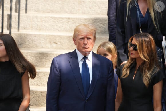 Arrivée dans une robe à imprimés zèbre, la femme de Donald Trump a pris la parole plusieurs minutes

Donald Trump et sa femme Melania Trump - Obsèques de Ivana Trump en l'église St Vincent Ferrer à New York. Le 20 juillet 2022