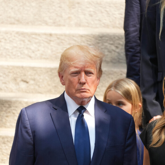 Arrivée dans une robe à imprimés zèbre, la femme de Donald Trump a pris la parole plusieurs minutes

Donald Trump et sa femme Melania Trump - Obsèques de Ivana Trump en l'église St Vincent Ferrer à New York. Le 20 juillet 2022