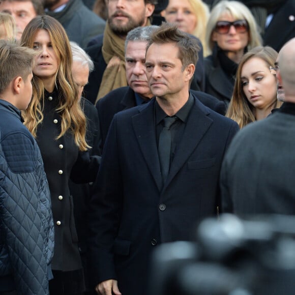 David Hallyday va entamer sa tournée "Requiem pour un fou" en famille !
Cameron Smet, Alexandra Pastor, David Hallyday, Darina Scotti - Sorties de l'église de la Madeleine après les obsèques de Johnny Hallyday à Paris © Veeren / Bestimage