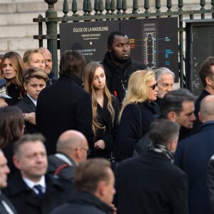 Nathalie Baye, Alexandra Pastor, Cameron, Emma smet, Sylvie Vartan, Jean-Jacques Debout, David Hallyday, Laura Smet - Sorties de l'église de la Madeleine après les obsèques de Johnny Hallyday à Paris le 9 décembre 2017. © Veeren / Bestimage