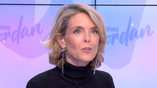 Julie Andrieu affectée par le départ tout récent de son père, le même qui a abandonnée sa célèbre mère enceinte...