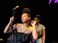 Erykah Badu : Strip-tease public intégral et meurtre brutal, son nouveau clip fait scandale !