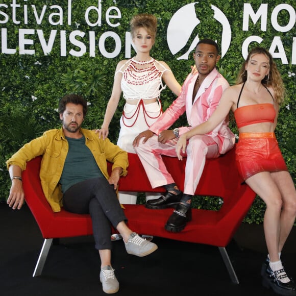 Une star d'"Ici tout commence" a fait des confidences bouleversantes en interview
Frédéric Diefenthal, Benjamin Douba-Paris, Lou Ladegaillerie et Catherine Davydzenka au photocall de la série "Ici tout commence" lors du 62ème Festival de Télévision de Monte-Carlo, à Monaco © Denis Guignebourg/BestImage 