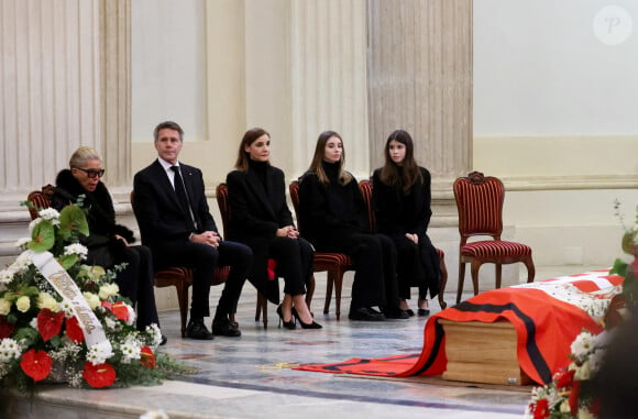 Marina Ricolfi-Doria, son fils, le prince Emmanuel-Philibert de Savoie, sa femme la princesse Clotilde Courau et leurs filles les princesses Vittoria et Luisa - Veillée funèbre du prince Victor-Emmanuel de Savoie, en l'Eglise de Sant'Uberto à Turin, en présence de sa veuve Marina Ricolfi-Doria, de son fils, le prince E-P. de Savoie avec sa femme la princesse Clotilde Courau et leurs filles les princesses Vittoria et Luisa, le 9 février 2024. © Dominique Jacovides/Bestimage