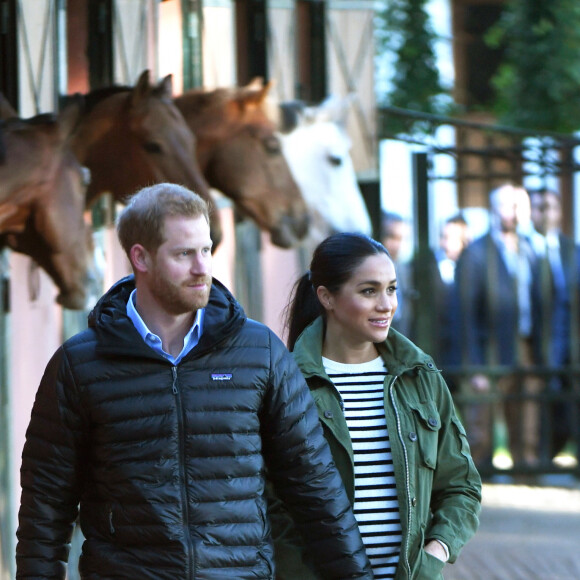 Et après les missions professionnelles séparées, c'est leur famille qui est au coeur des discordes
Le prince Harry, duc de Sussex et Meghan Markle (enceinte), duchesse de Sussex en visite à la Fédération Royale Marocaine de Sports Equestres à Rabat, lors de leur voyage officiel au Maroc. Le 25 février 2019 