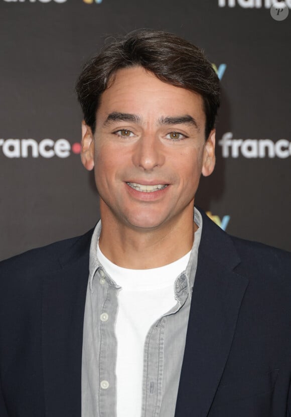 Julian Bugier au photocall de la conférence de presse de rentrée de France Télévisions à Paris, France, le 4 septembre 2024. © Coadic Guirec/Bestimage  France TV Press Presentation in Paris, France, on September 4th, 2024. 