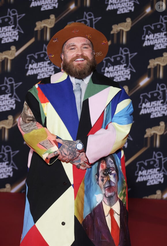 Teddy Swims - Photocall de la 26ème édition des NRJ Music Awards au palais des festivals de Cannes, le 1er novembre 2024. © Guignebourg / Bebert / Bestimage 