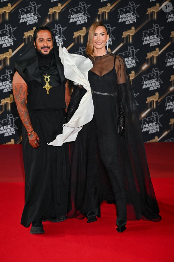 Lors de la soirée, l'ancien vainqueur de The Voice a reçu le prix d'Artiste masculin francophone de l'année sous les yeux de son amie Vitaa, présente à ses côtés 
Slimane et Vitaa - Photocall de la 26ème édition des NRJ Music Awards au palais des festivals de Cannes, le 1er novembre 2024. © Bebert / Guignebourg / Bestimage 