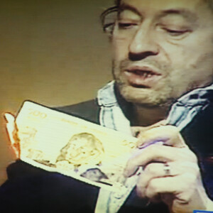 Serge Gainsbourg brule un billet de 500 Francs en direct dans l'emission 7 sur 7 1984 - Archive Portrait