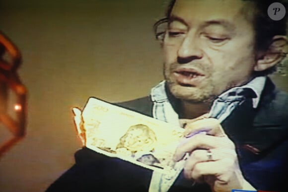 Serge Gainsbourg brule un billet de 500 Francs en direct dans l'emission 7 sur 7 1984 - Archive Portrait