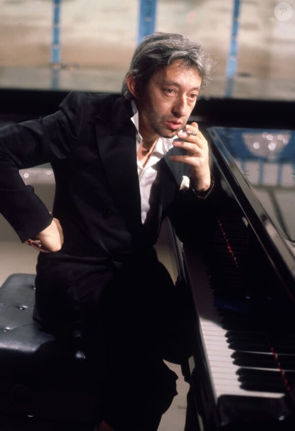 Sur place, il s'était installé dans une chambre de 85 mètres carrés au coeur d'un moulin
Archive - Serge Gainsbourg 1985