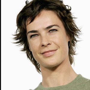 Désormais, Bénédicte Delmas a troqué sa carrière d'actrice contre une carrière de réalisatrice
Bénédicte Delmas. Conférence de presse TF1 pour la rentree 2004/2005. A l'ecole superieur des Beaux Arts. 